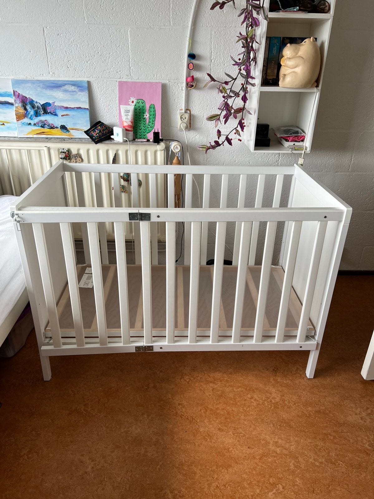 Baby ledikant Ikea Sundvik, Ophalen of Verzenden, Zo goed als nieuw, Ledikant