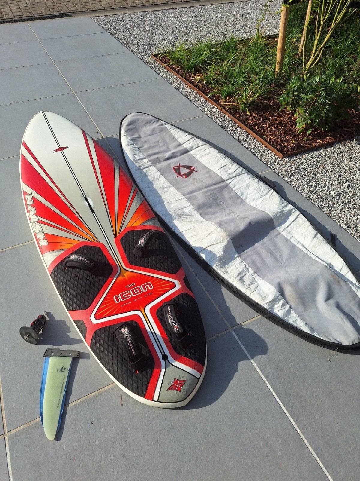 NAISH Icon 130l, zeer goede staat, Watersport en Boten, Windsurfen, 250 tot 300 cm, Plank, Met draagtas, Ophalen