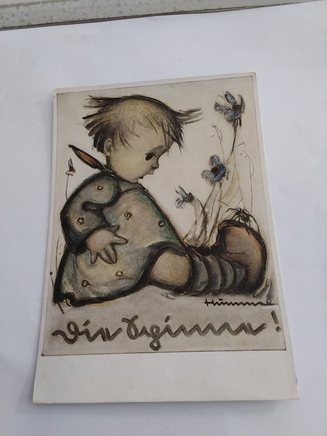 Vintage Hummel kaart: Kind met Bloemen - 'Dir Beginnt!, Ophalen of Verzenden, 1940 tot 1960, Gelopen, Kinderen