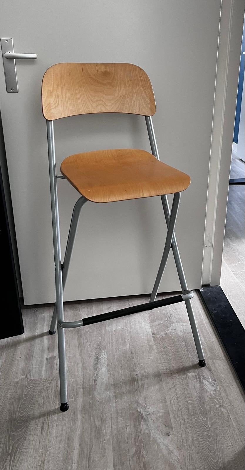 Opvouwbare barkruk met houten zitting en rugleuning, Ophalen, Gebruikt, Hout, 90 cm of meer