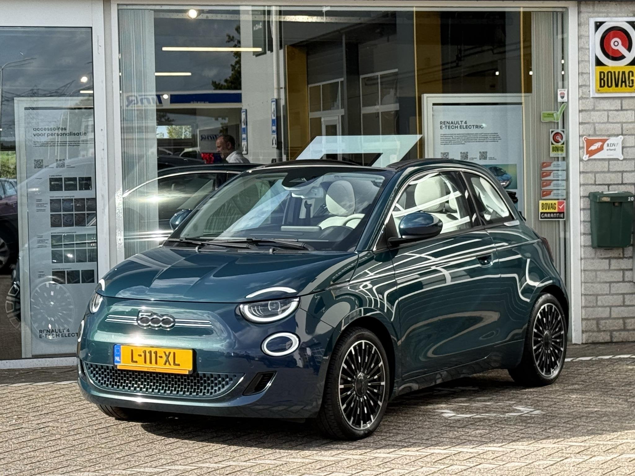 Fiat 500E Cabrio La Prima 42 kWh | NAP | Dealer onderhouden, Auto's, Cabriolet, 4 stoelen, Onderhoudsboekje, 255 min