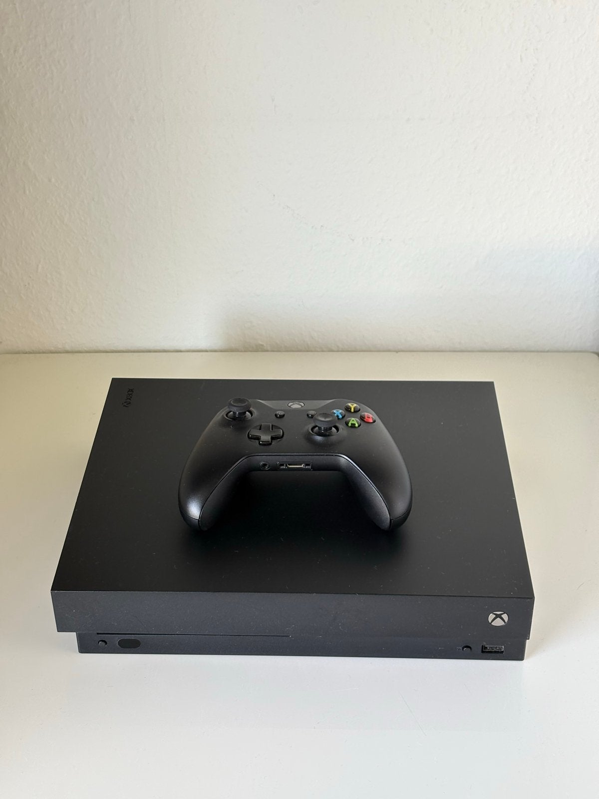 Xbox One X met controller, Ophalen, Zo goed als nieuw
