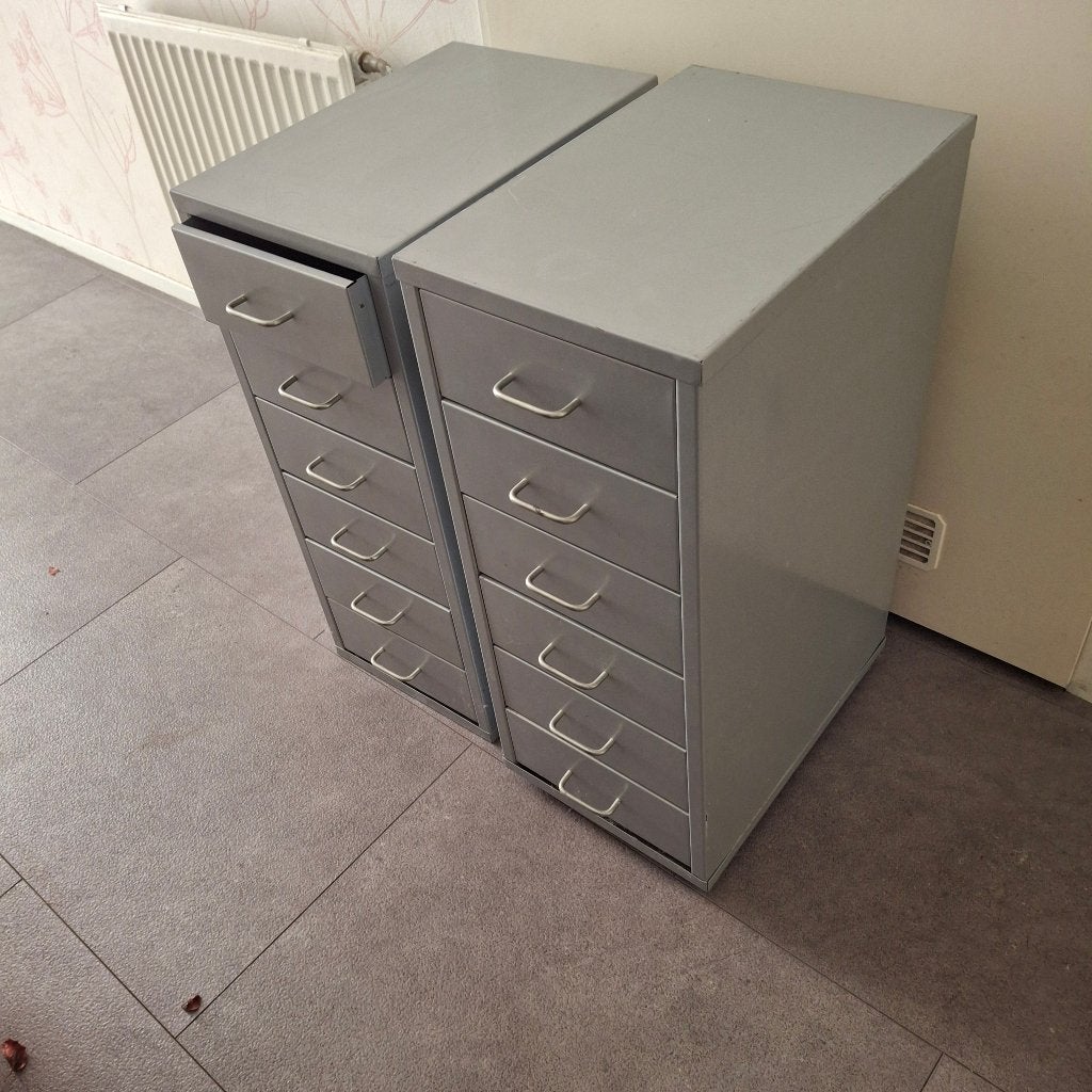 Set van 2 zilveren ladekasten met 6 laden