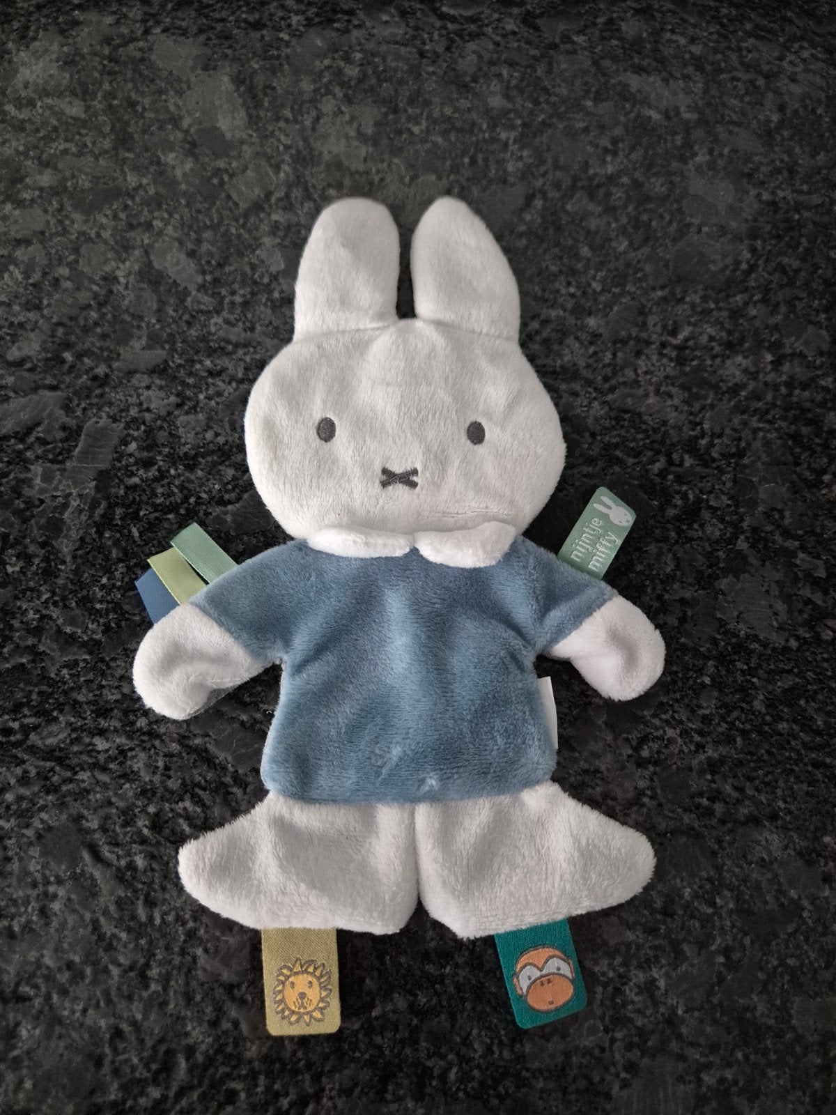 Nijntje Miffy - Knuffeldoekje Nijntje met blauw truitje, Ophalen of Verzenden, Zo goed als nieuw, Konijn