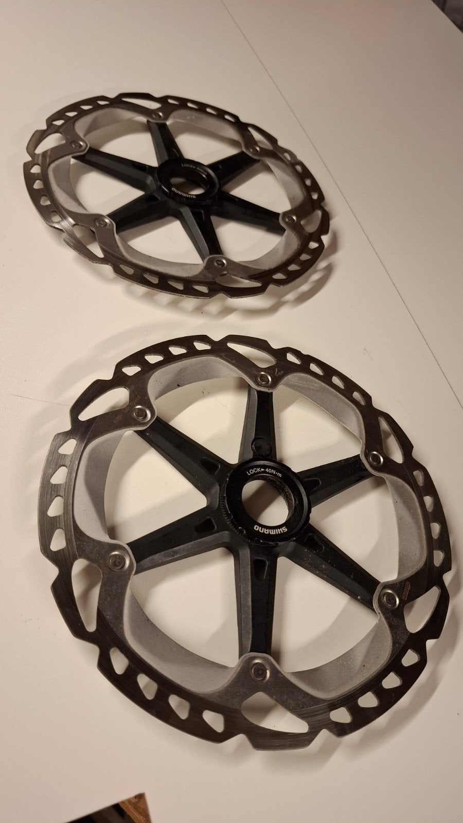 2x Shimano RT-EM810-L Rem Rotor (203mm), Remmen, Elektrische fiets, Ophalen of Verzenden, Zo goed als nieuw