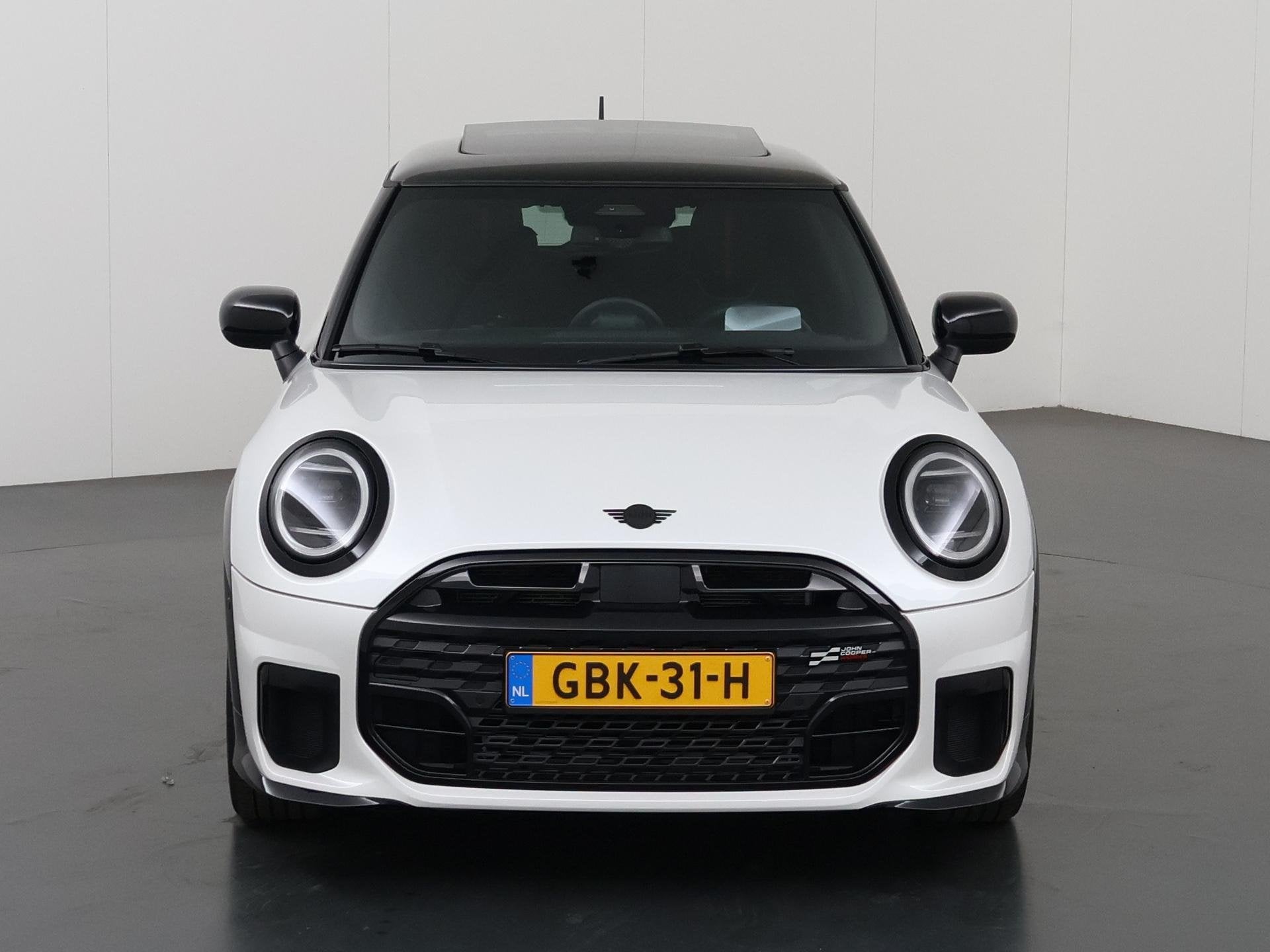 MINI 3-Deurs 1.5 Cooper C John Cooper Works M | Panoramadak, Gebruikt, 156 pk, 4 stoelen, Wit