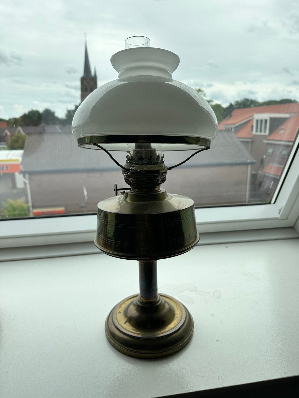 Antieke olielamp met glazen kap, Ophalen