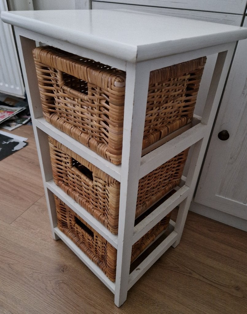 Witte houten kastje / nachtkastje met mandjes 33x31xh63 cm a, Ophalen, Gebruikt, Minder dan 45 cm, 55 tot 70 cm