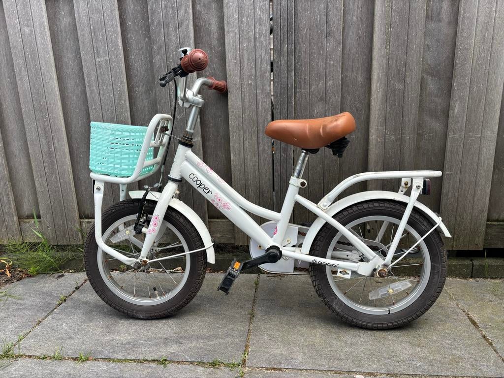 Cooper kinderfiets 14 inch - Wit met bloemen, Fietsen en Brommers, Fietsen | Kinderfietsjes, Ophalen, Gebruikt, Terugtraprem, Minder dan 16 inch