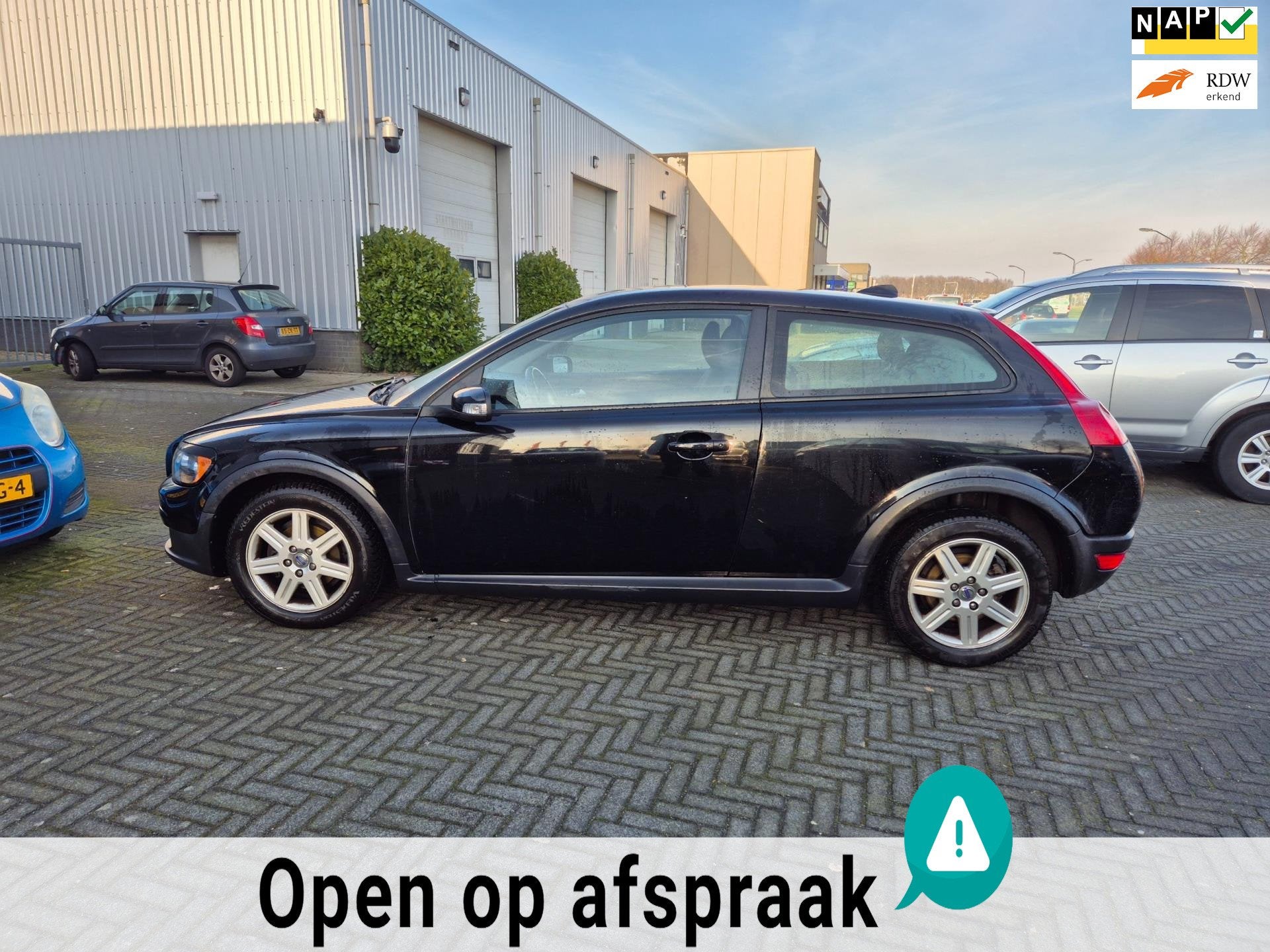 Volvo C30 2.0 Momentum / APK 20-03-27, Auto's, Voorwielaandrijving, Gebruikt, Zwart, 4 stoelen
