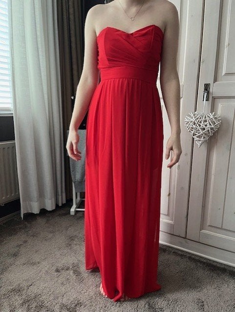 Rode lange voile strapless jurk, Kleding | Dames, Galajurk, Ophalen of Verzenden, Zo goed als nieuw, TFNC London
