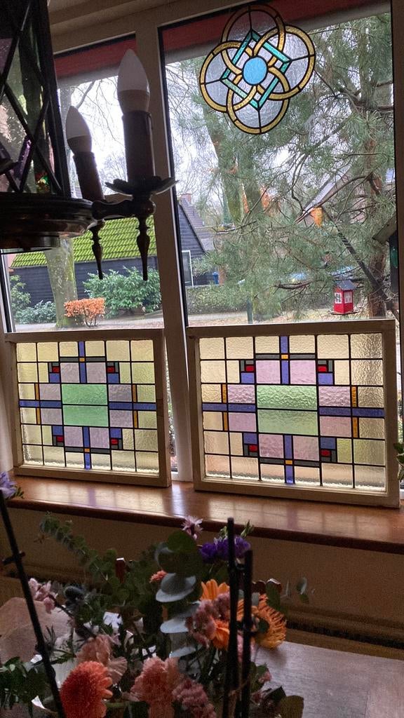 Twee identieke antieke Amsterdamse school. Glas in lood, Ophalen