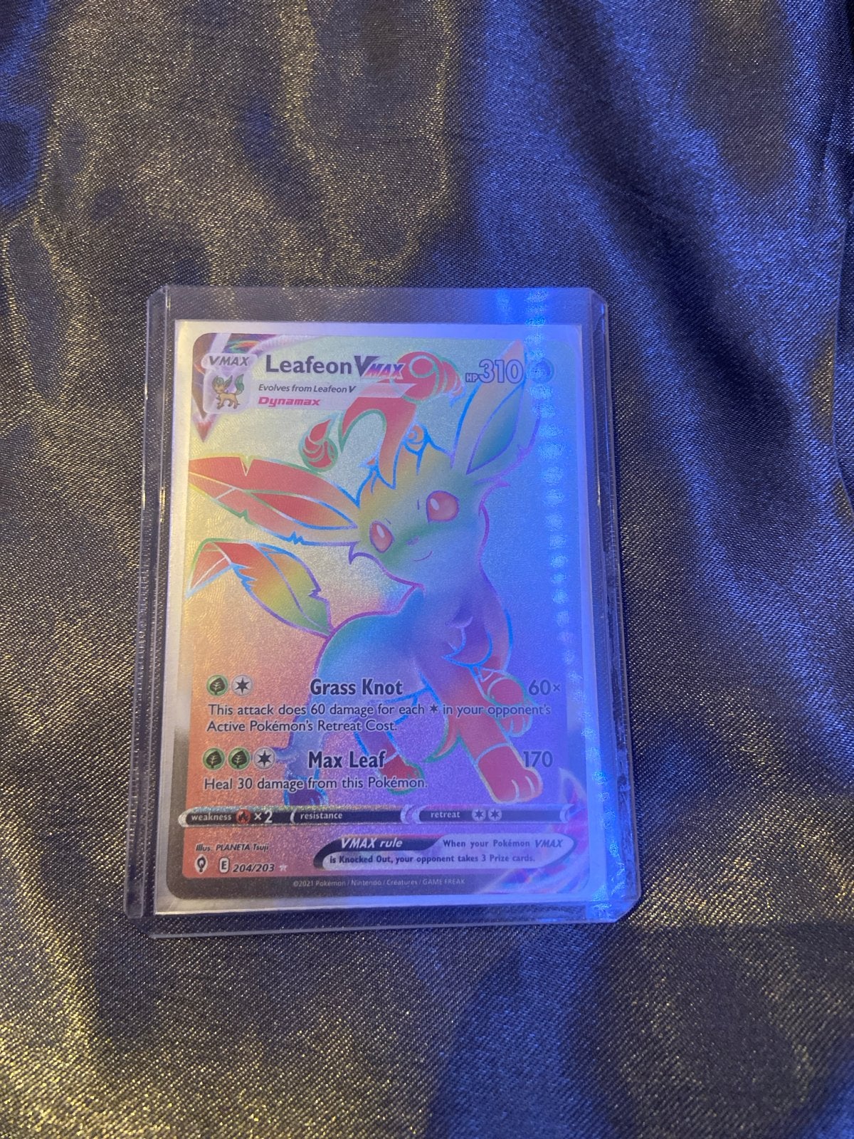 Pokémon Kaart Leafeon VMAX 204/203 Rainbow Rare, Ophalen of Verzenden, Zo goed als nieuw, Losse kaart, Foil