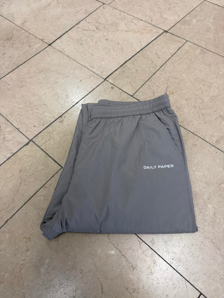 Te koop nieuwe Daily Paper Eward Pants Wet Weather, Postlaan 3, Nieuw, Ophalen of Verzenden, 123@home.nl