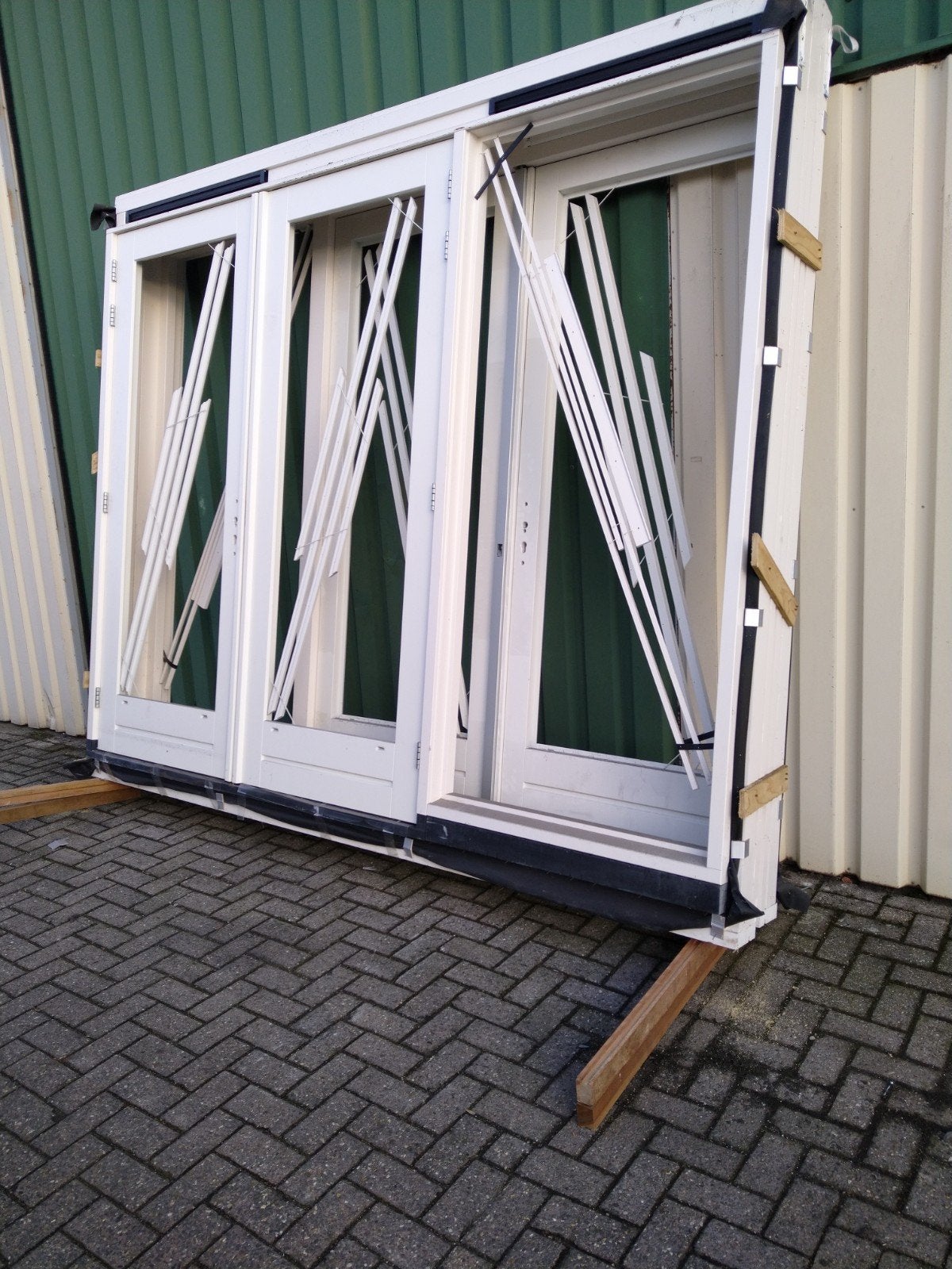 kozijn met dubbele tuindeuren en zijraam, Gevelraam of Ruit, Nieuw, 160 cm of meer, 160 cm of meer