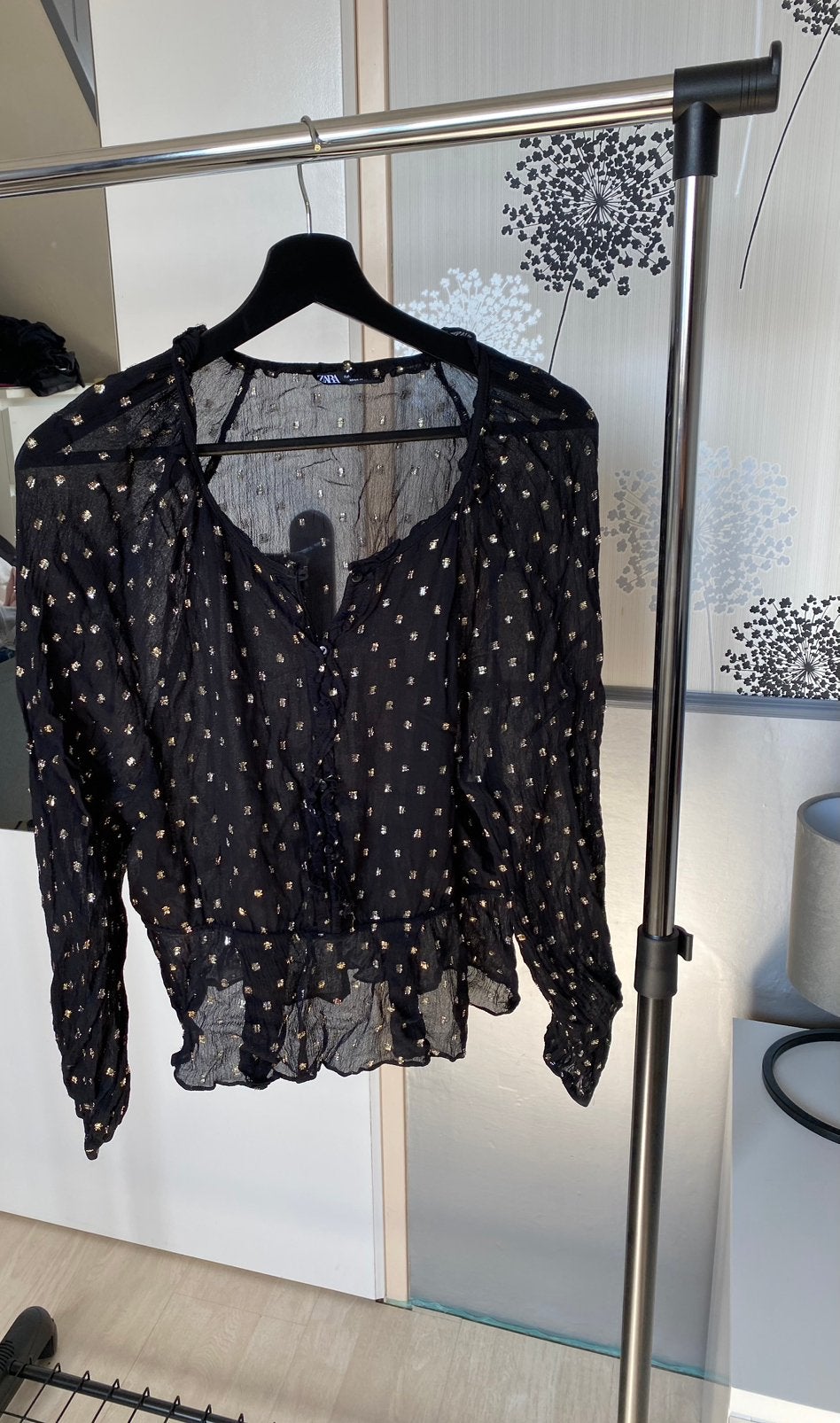 Zara - goude goud zwarte zwart blouse stipjes maat 36 S, Kleding | Dames, Blouses en Tunieken, Ophalen of Verzenden, Nieuw, Maat 36 (S)