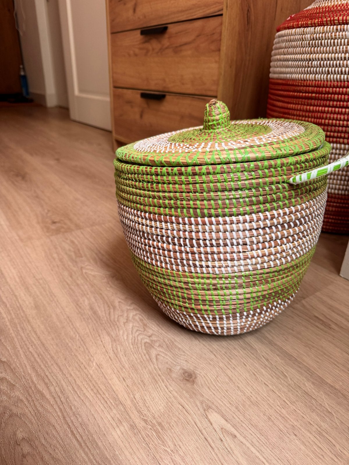 rieten mand met deksel, Huis en Inrichting, Woonaccessoires | Schalen en Manden, Ophalen, Gevlochten, Mand, Rond