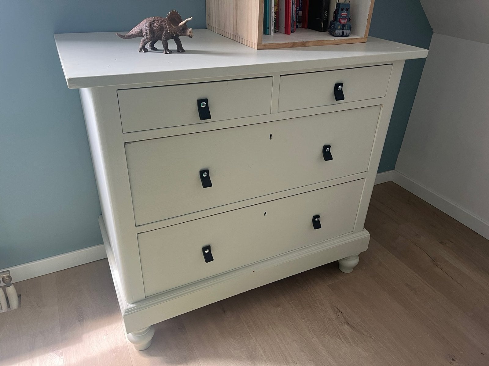 Licht grijsgroene antieke commode voor babykamer, Ophalen, Gebruikt, 50 tot 70 cm, 75 tot 100 cm