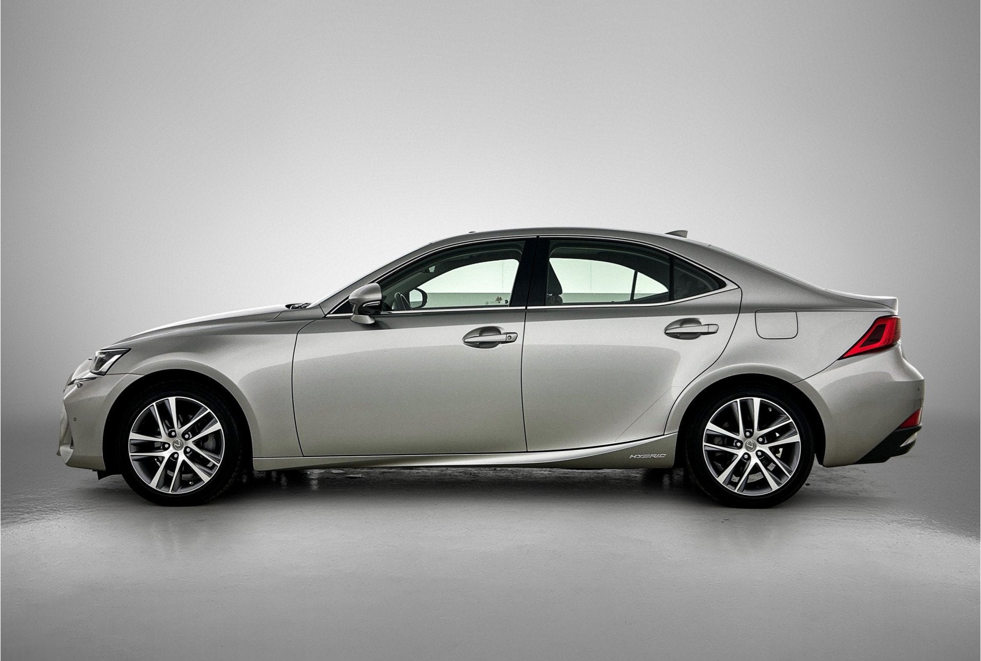 Lexus IS 300h Hybrid Business Line Pro | Schuifdak | Stoelve, Automaat, 12 maanden, Achterwielaandrijving, Gebruikt