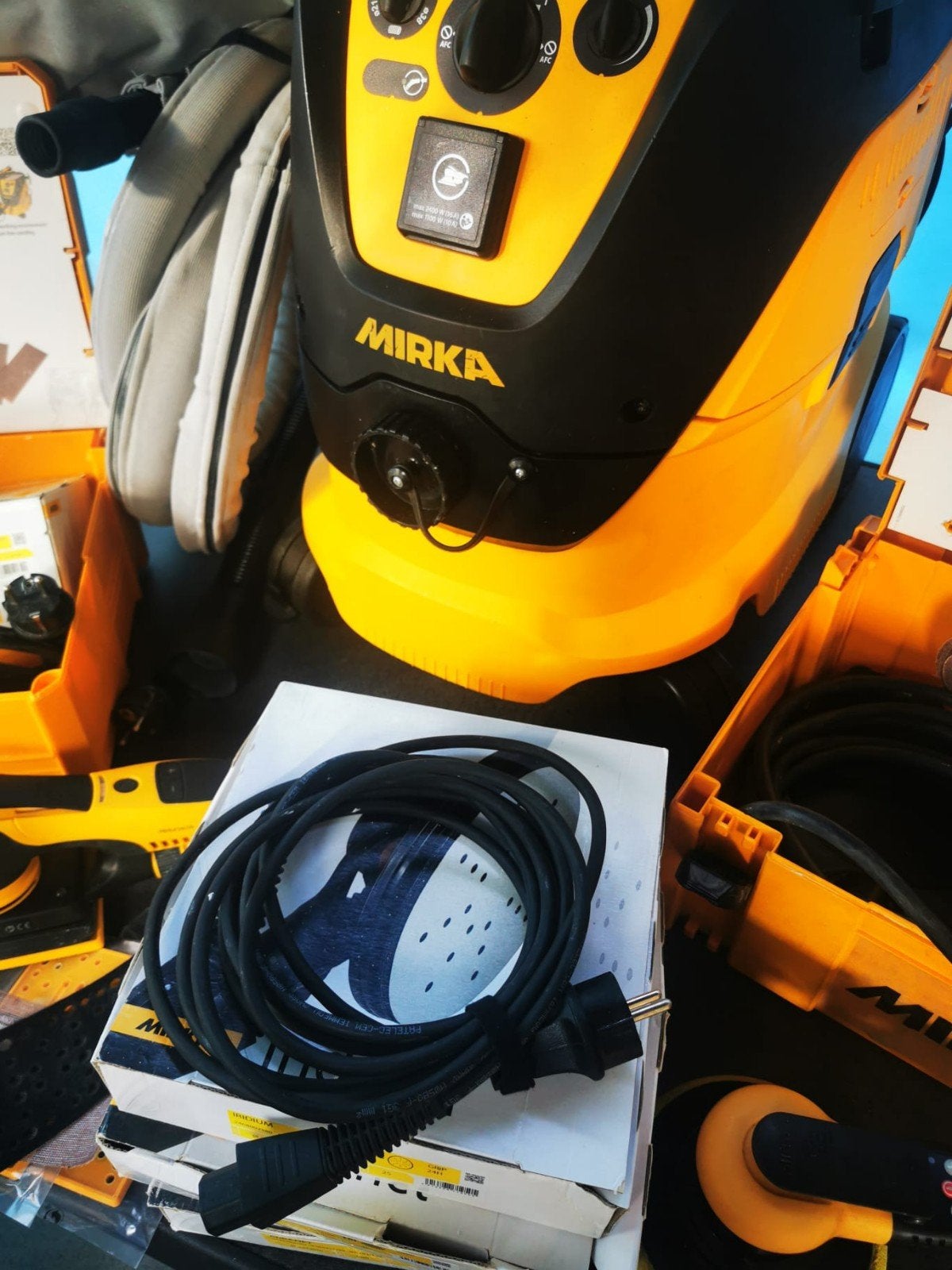 Foto 14 van Mirka schuurmachines  Leros met Stofzuiger 1230 M AFC