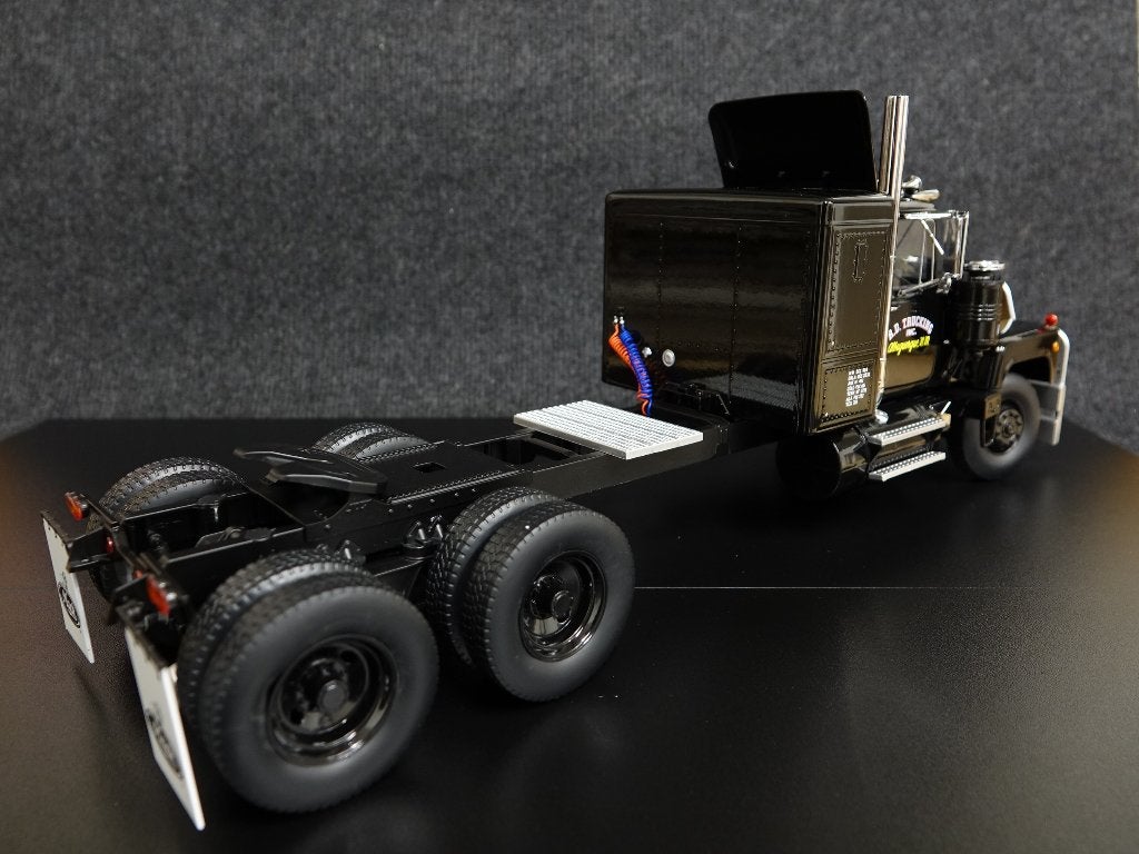 Road Kings 1:18 1974 Mack RL700L Convoy + Rubber Duck figuur, Hobby en Vrije tijd, Modelauto's | 1:18, Overige merken, Auto, Onbekend