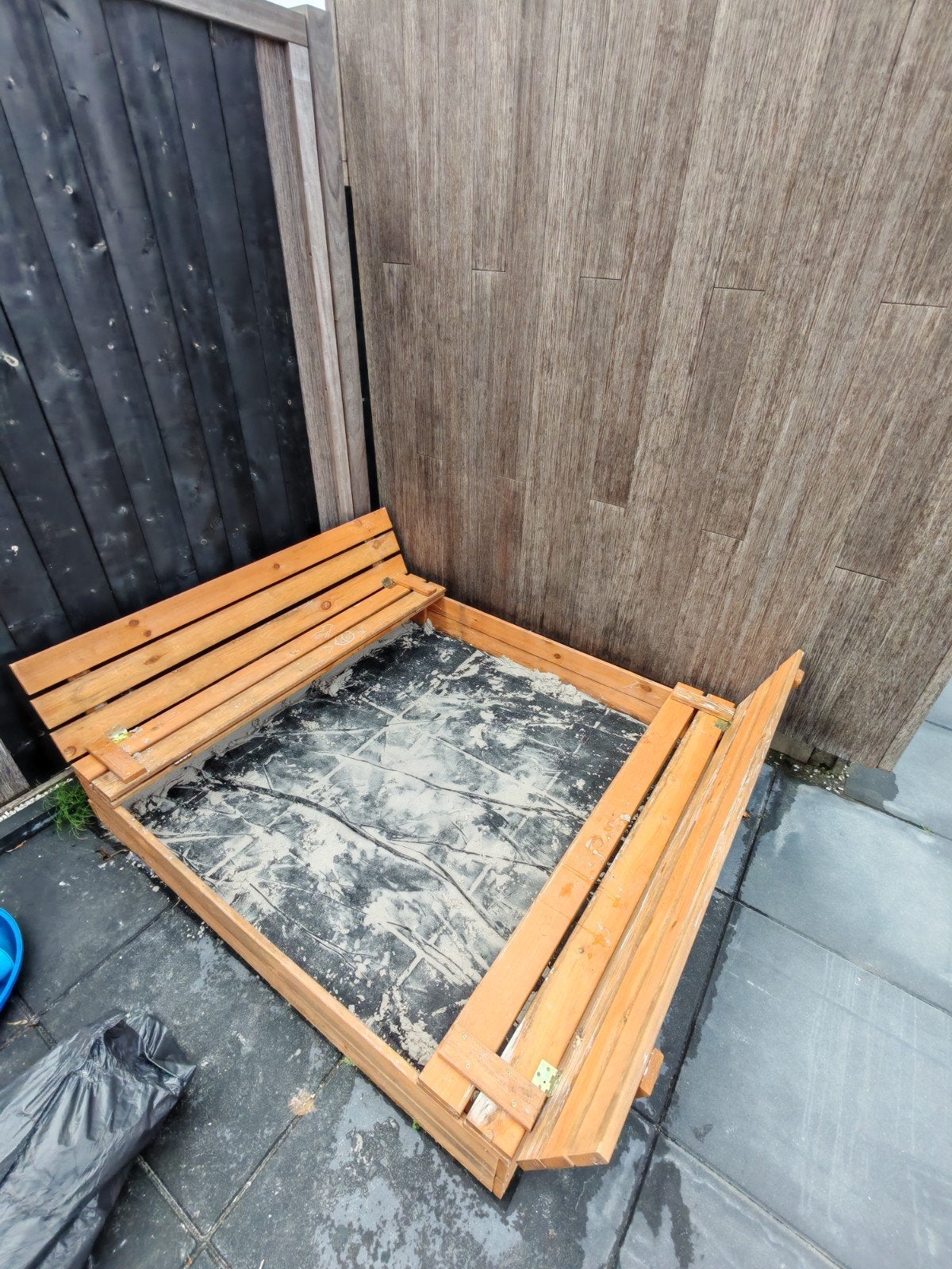 Houten zandbak met deksel/bankjes 140x140, Ophalen, Gebruikt