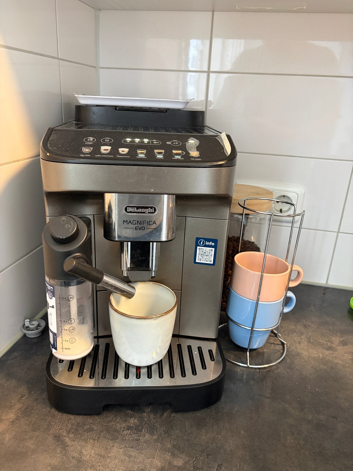 Te koop vollautomatische espressoautomaat !, Koffiemachine, Zo goed als nieuw, 2 tot 4 kopjes, Afneembaar waterreservoir