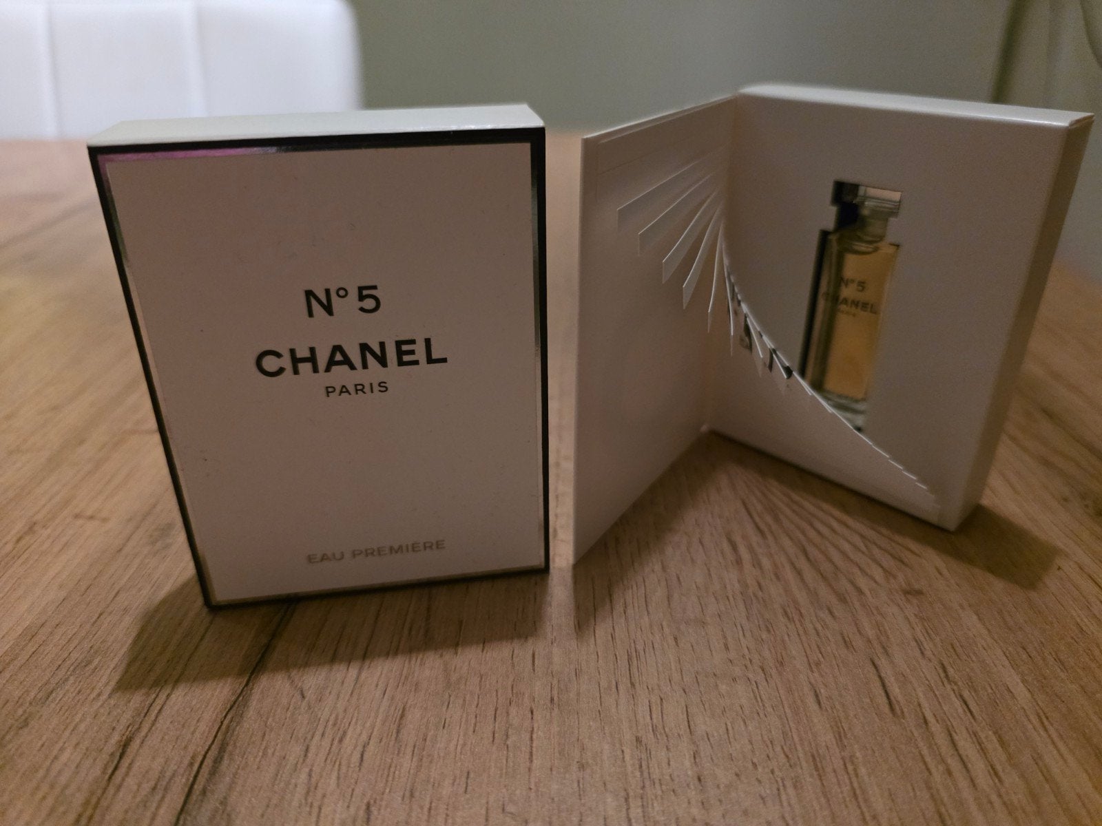 Chanel N5 Eau Premiere Miniatuur + Pop-up Doos, Ophalen of Verzenden, Miniatuur, Gevuld