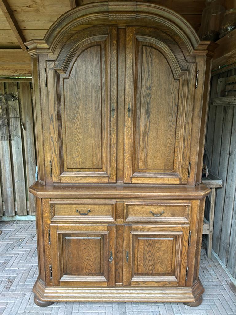 eikenhouten (buffet)kast met sierlijke details, Ophalen, 100 tot 150 cm, Zo goed als nieuw, 150 tot 200 cm