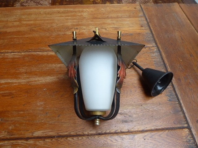 Vintage smeedijzeren hang lampje met opaline glas, Ophalen of Verzenden