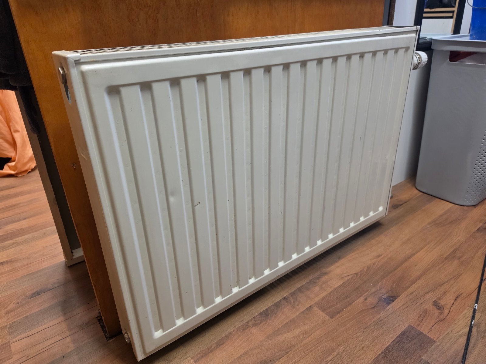 Witte radiator met thermostaatknop, Ophalen, 30 tot 80 cm, Radiator, 60 tot 150 cm
