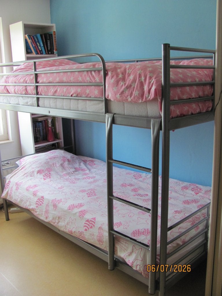 IKEA Tromsö zilver METAAL 2 x 1-pers BED STAPELBED 90x200 cm, Kinderen en Baby's, Kinderkamer | Stapelbedden en Hoogslapers, Ophalen