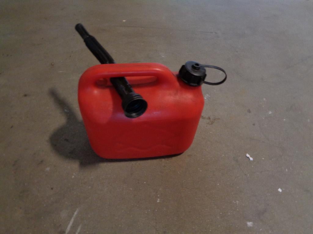 Benzine Kan met Giet Tuit, Auto diversen, Overige Auto diversen, Ophalen of Verzenden