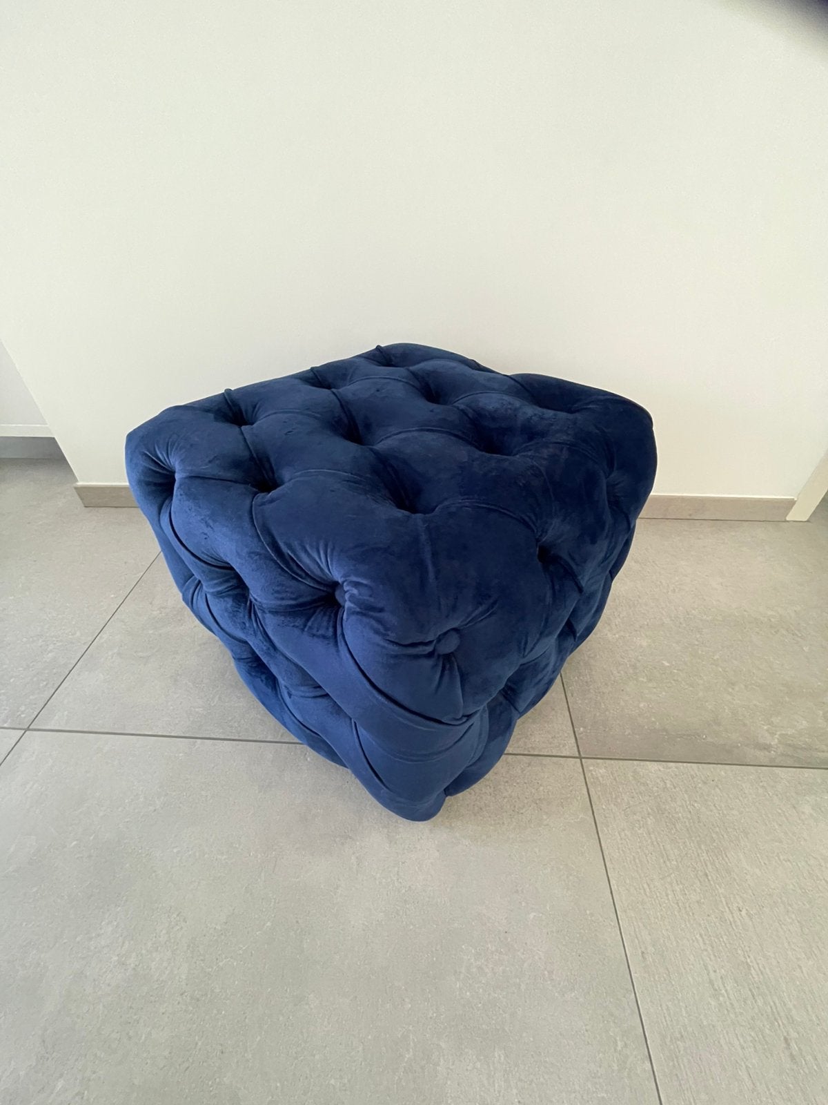 Chesterfield hocker fluweel, blauw 50x50x37cm - als nieuw!, Ophalen, Minder dan 50 cm, Minder dan 50 cm, Zo goed als nieuw