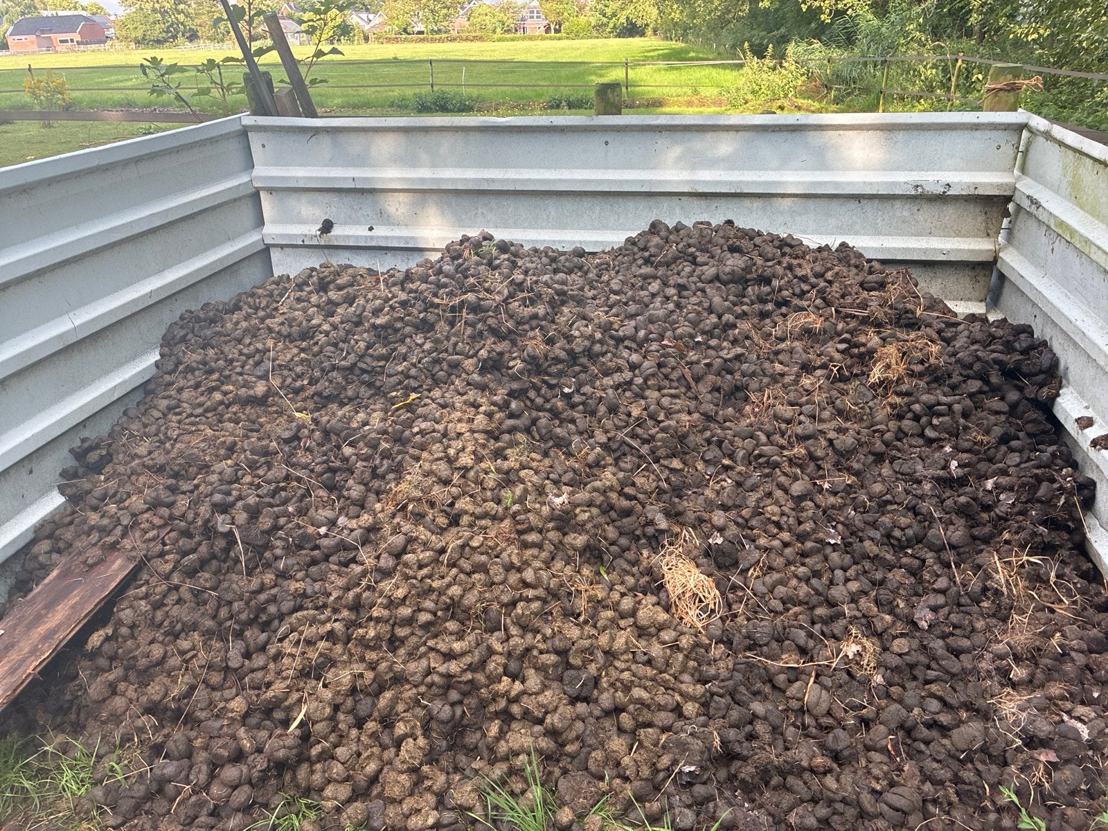 Schone paardenmest voor uw tuin of moestuin, Tuin en Terras, Ophalen, Mest