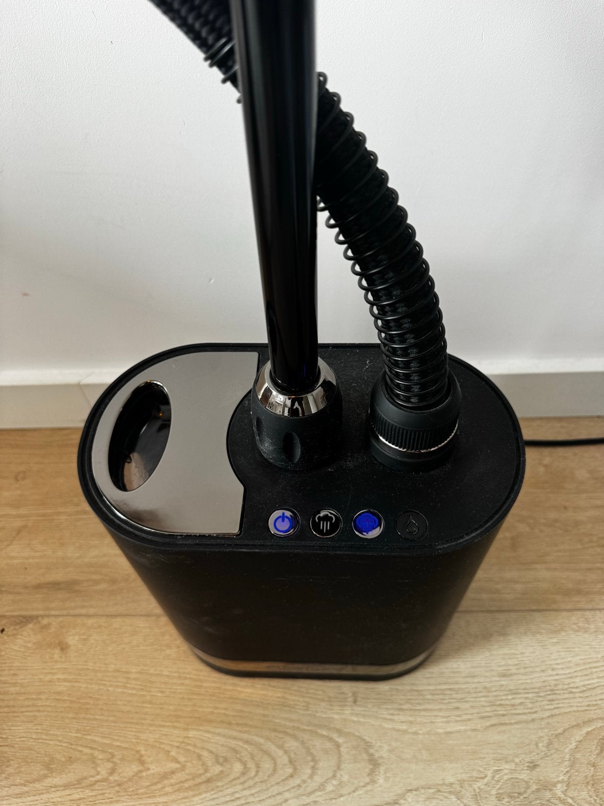 SteamOne Kledingstomer - In hoogte verstelbaar, Ophalen, Zo goed als nieuw, Kledingstomer