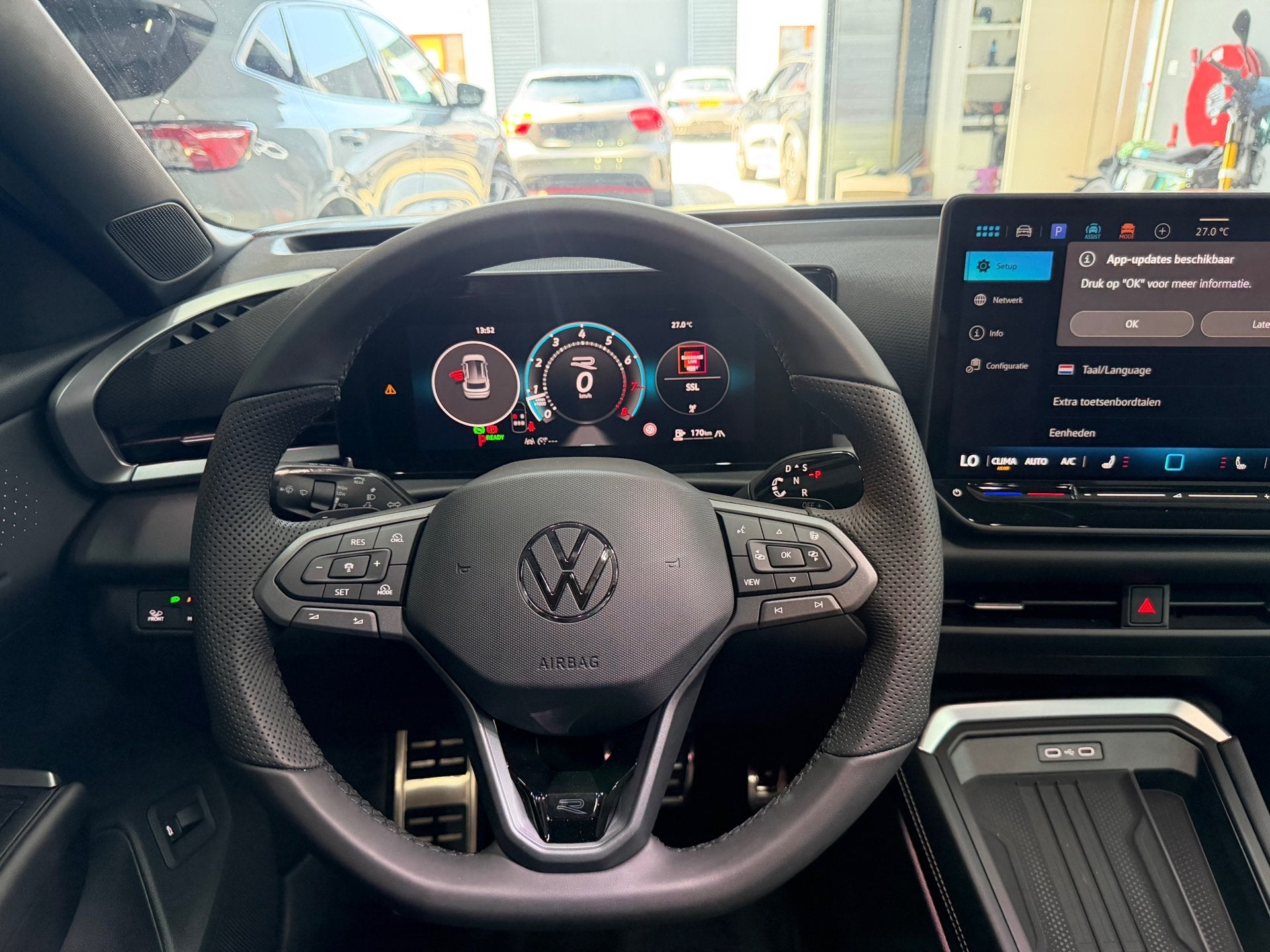 Foto 46 van Volkswagen T-ROC 1.5 eTsi R-Line First Edition Pano-IQ-KEYLE