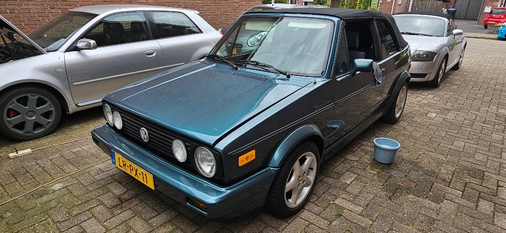 Skoda Golf 1 cabriolet Etienne Aigner USA, Auto's, Voorwielaandrijving, Zwart, 4 cilinders, 49 €/maand