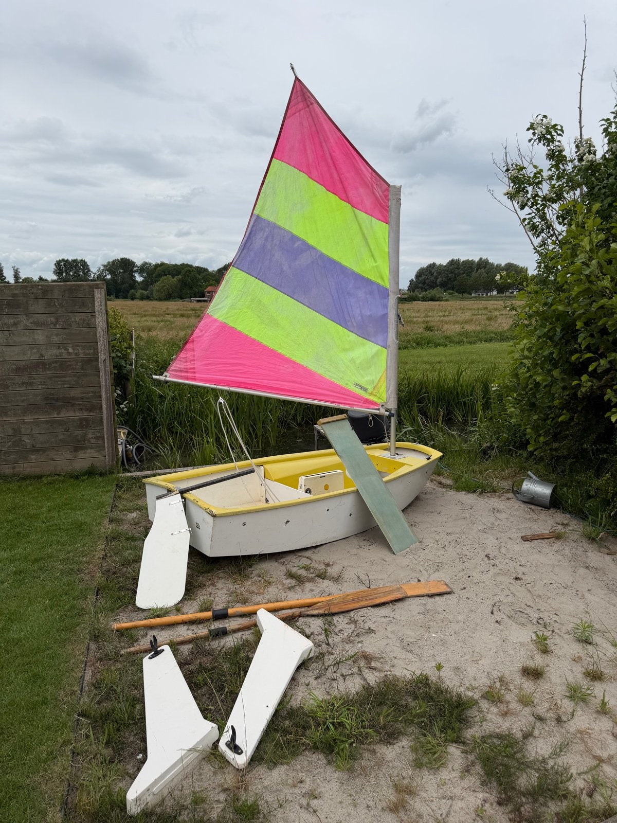 Optimist zeilboot met kleurrijk zeil, Watersport en Boten, Ophalen of Verzenden, Gebruikt
