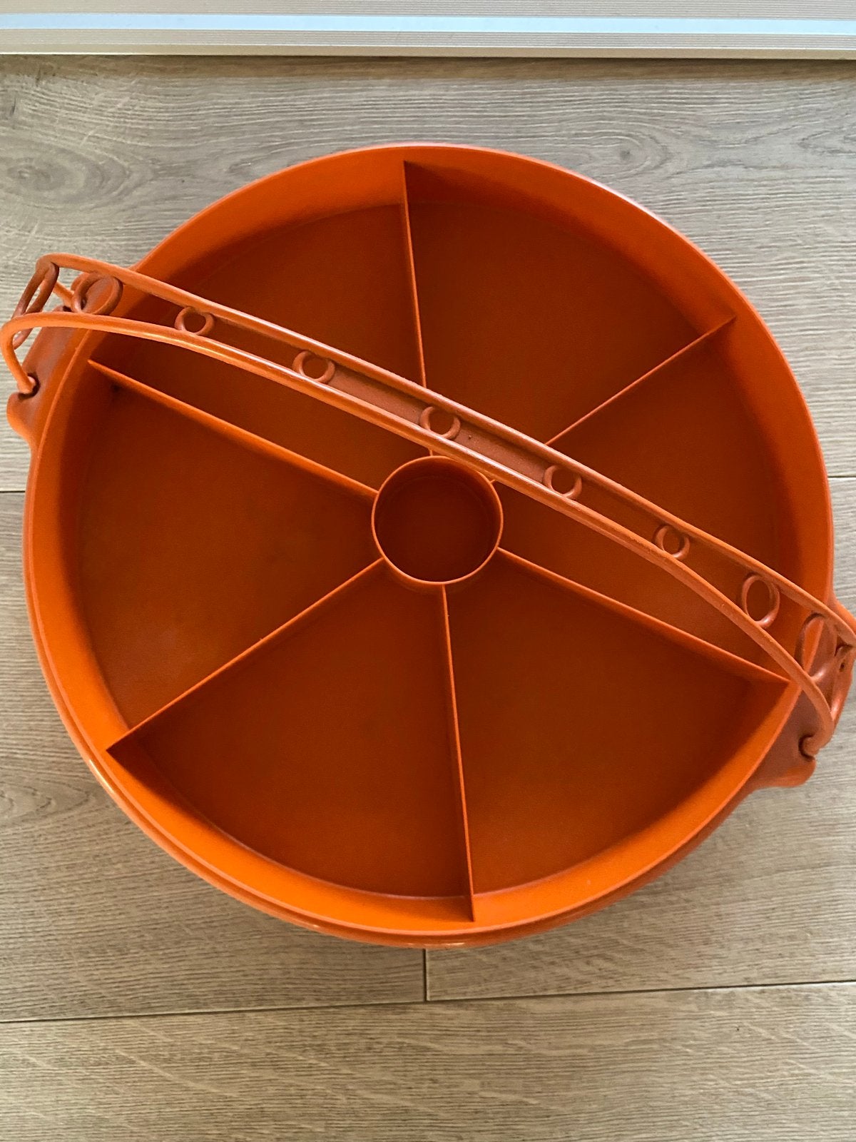 Tupperware Serveerschaal met 6 vakken en deksel, Gebruikt, Schaal, Oranje, Ophalen of Verzenden