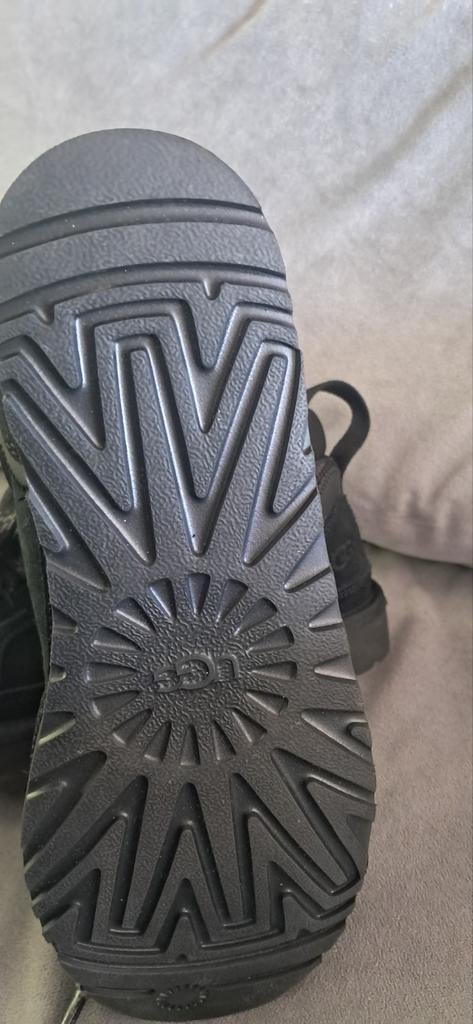 Nieuwe UGG Lowmel sneakers maat 40 met extra veters, Kleding | Dames, Schoenen, UGG, Zwart, Nieuw, Ophalen of Verzenden