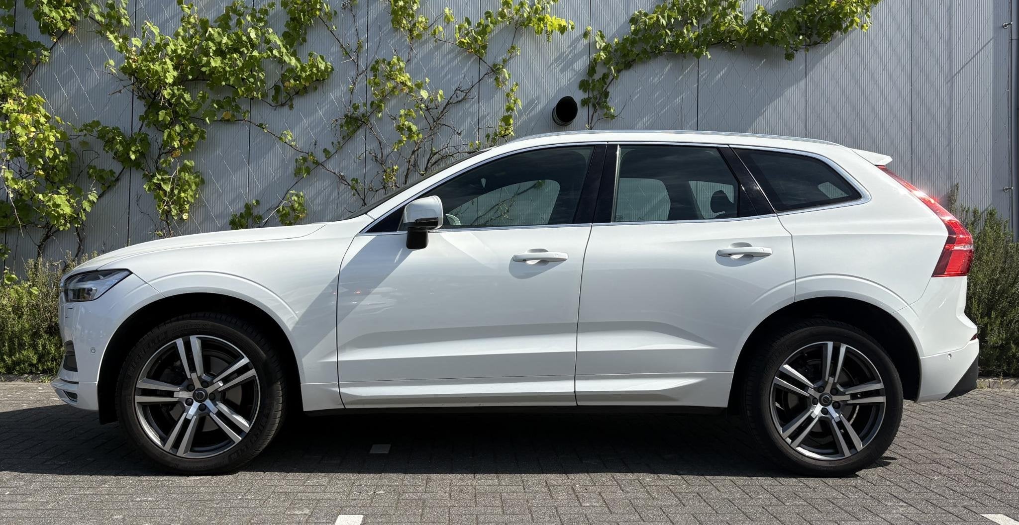 Volvo XC60 2.0 T5 Momentum | Bowers Wilkins Audio | Luchtver, Auto's, Gebruikt, Euro 6, 4 cilinders, Wit