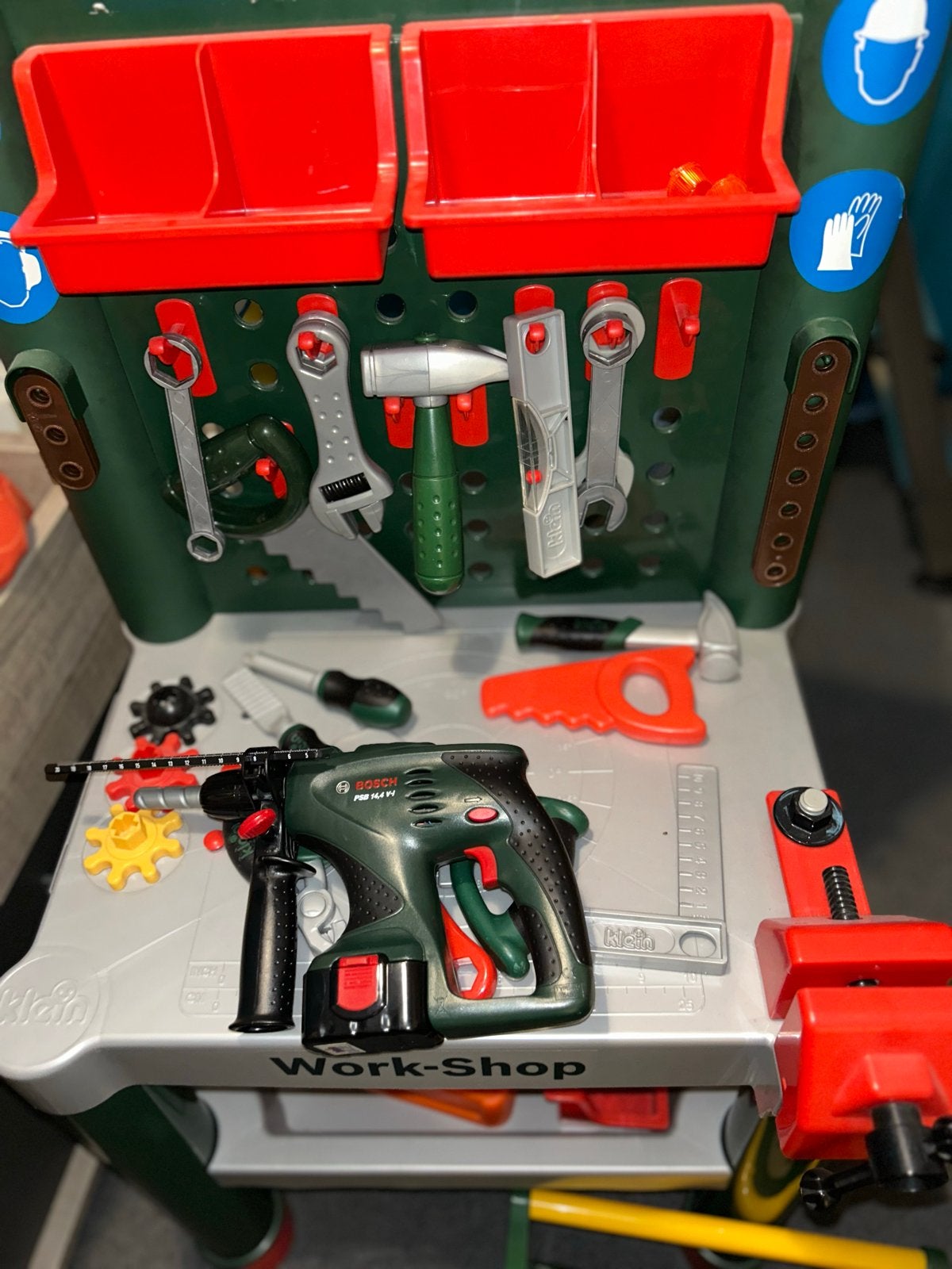 Bosch Werkbank met gereedschap en boormachine, Ophalen, Gebruikt, Jongen of Meisje