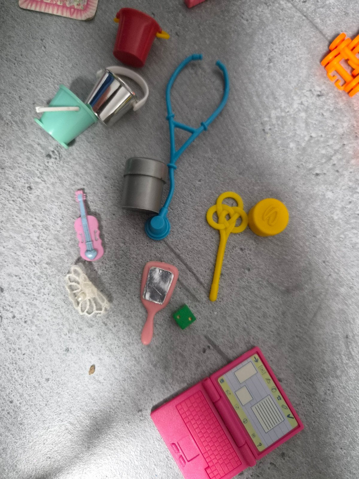 Barbie accessoires: laptop, stethoscoop en meer!, Ophalen of Verzenden
