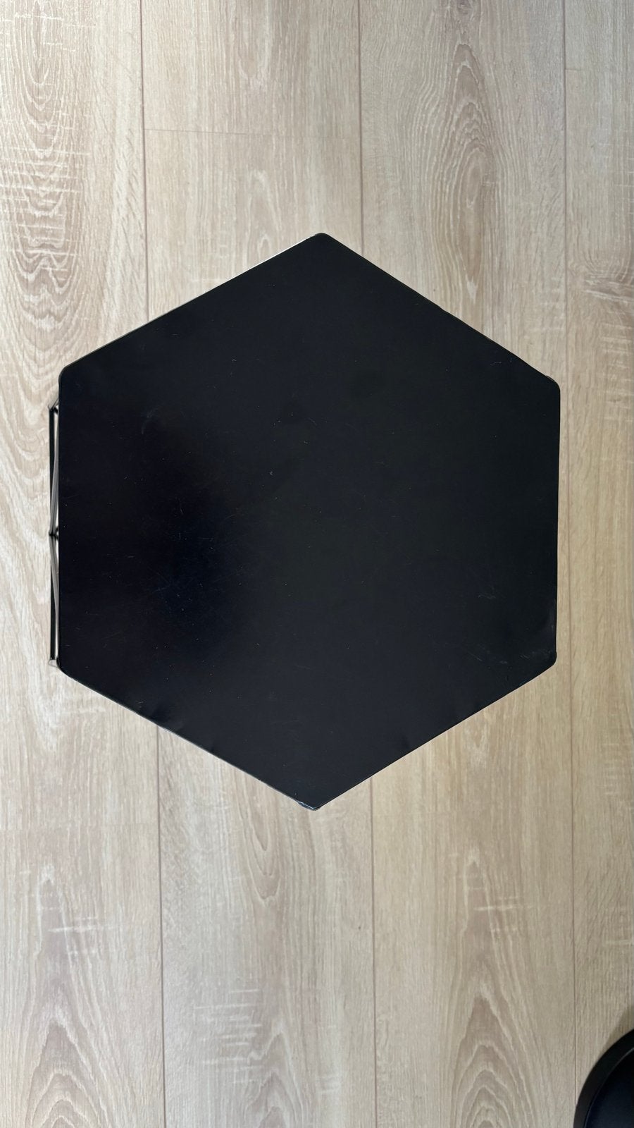 Zwarte zeshoekige bijzettafel / plantentafel, Gebruikt, Metaal of Aluminium, Overige vormen, Ophalen