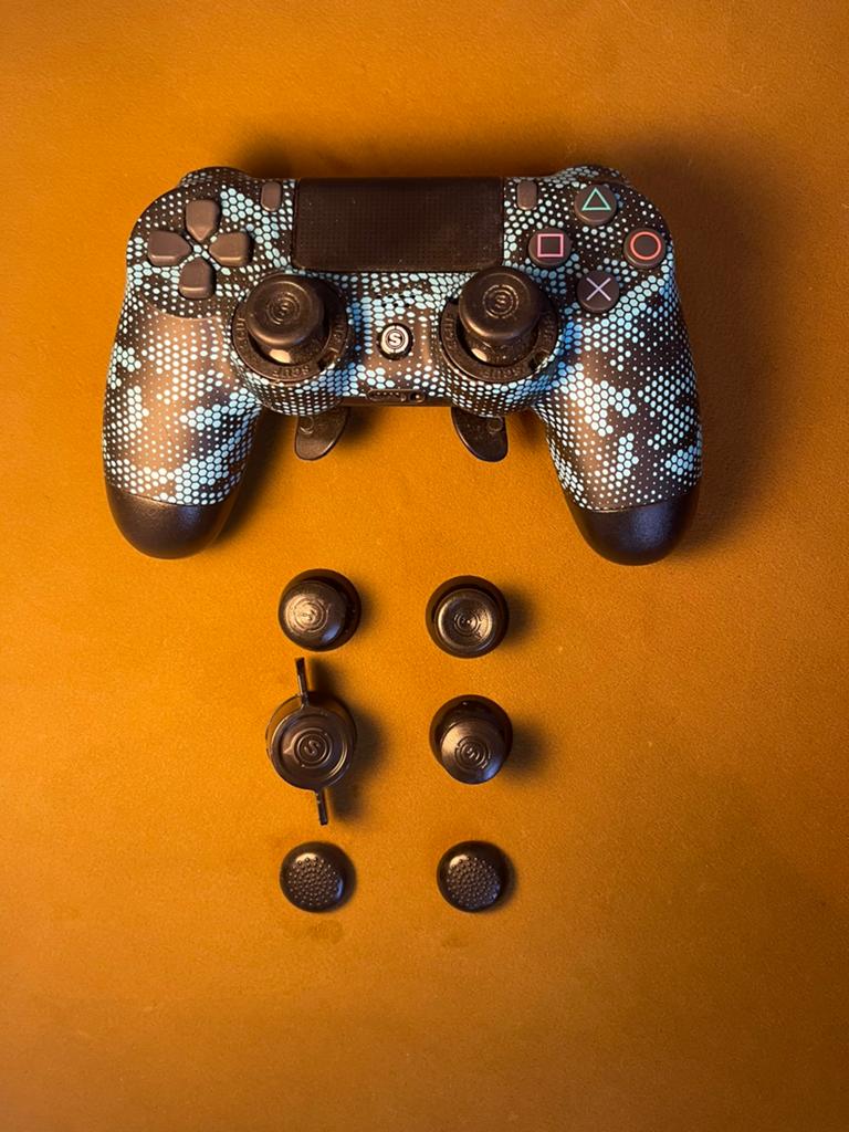 SCUF Controller PS4 - Zwart/Blauw Camo, Spelcomputers en Games, Spelcomputers | Sony PlayStation Consoles | Accessoires, Zo goed als nieuw