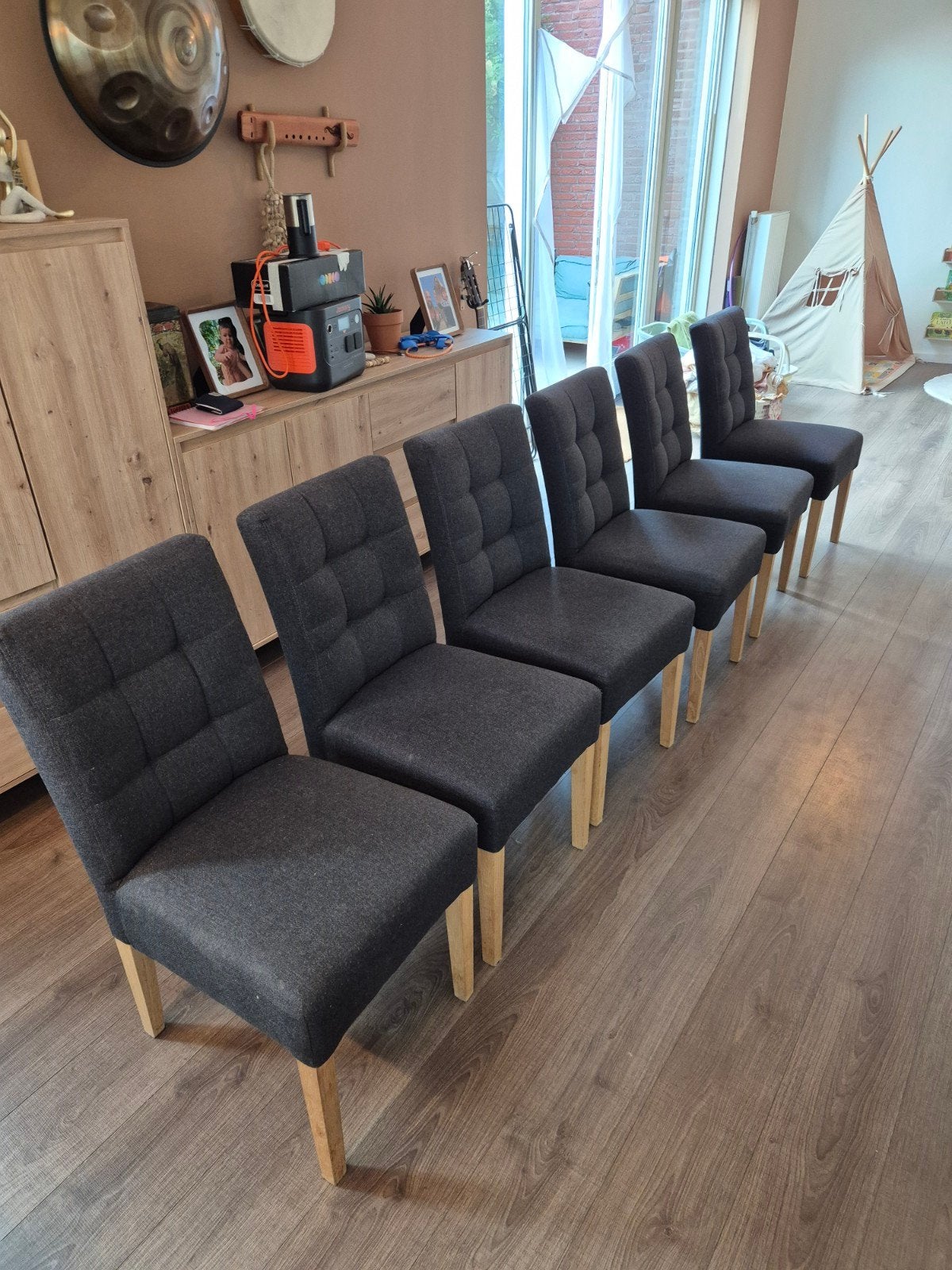 4x (+ 2 gratis) eetkamerstoel (nieuwprijs €594,-), Huis en Inrichting, Stoelen, Gebruikt, Scandinavisch, Ophalen of Verzenden