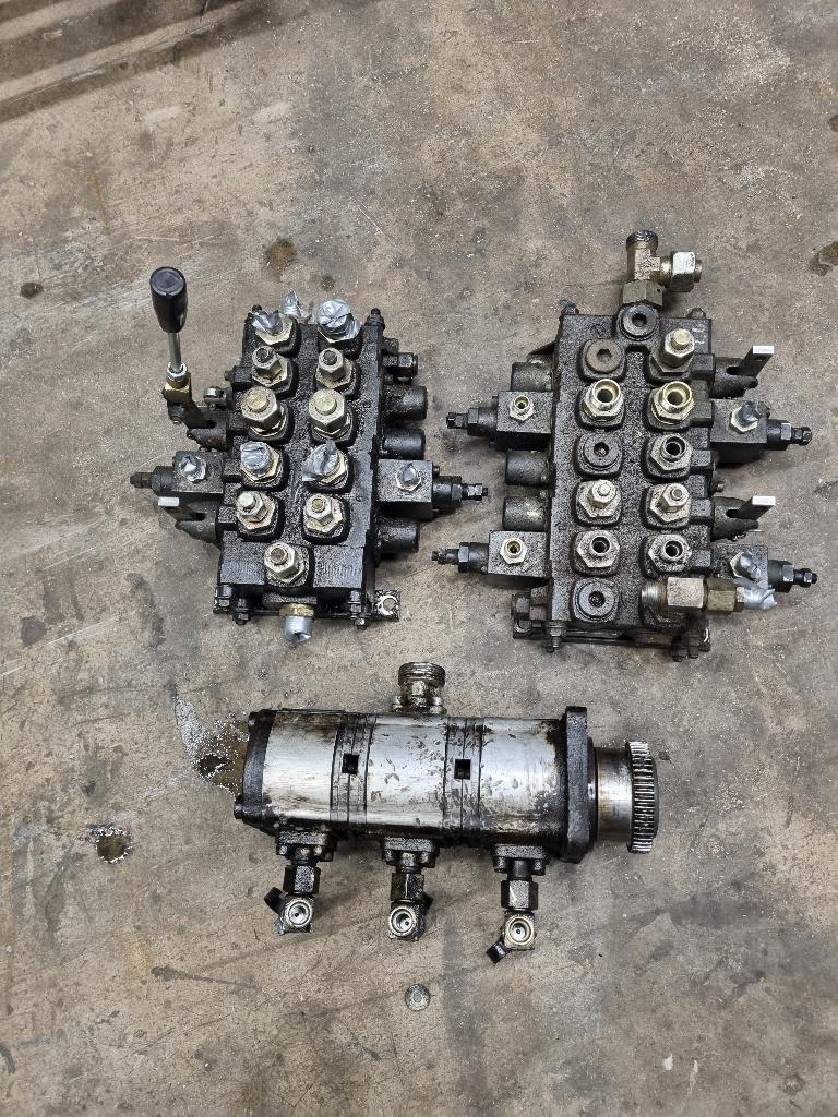 Schaeff hr 12 hydrauliek onderdelen, Ophalen, Gebruikt