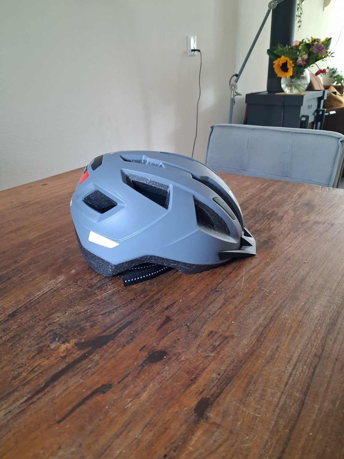 Universele fietshelm L-XL grijs met achterlicht, Zo goed als nieuw, XL, Heer of Dame, Inmold