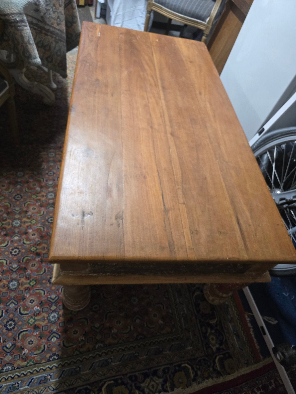 Salontafel . handgesneden Indiase salontafel

145x75, Huis en Inrichting, Tafels | Salontafels, Ophalen of Verzenden, Rechthoekig
